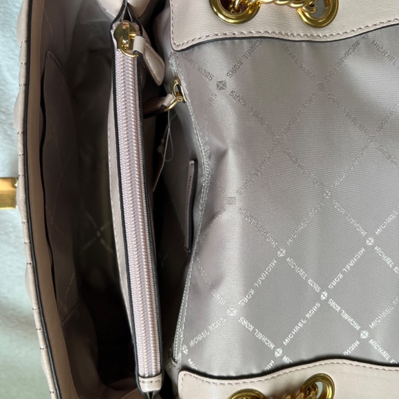 Michael Kors purse - Picture 3 of 5